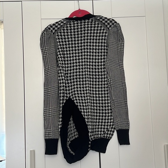 CDG - Picture 2 of 7